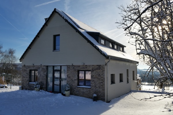 Foto van Villa met F1-circuit Spa-Francorchamps - Vakantiehuis in Francorchamps (Stavelot) - ExteriorWinter