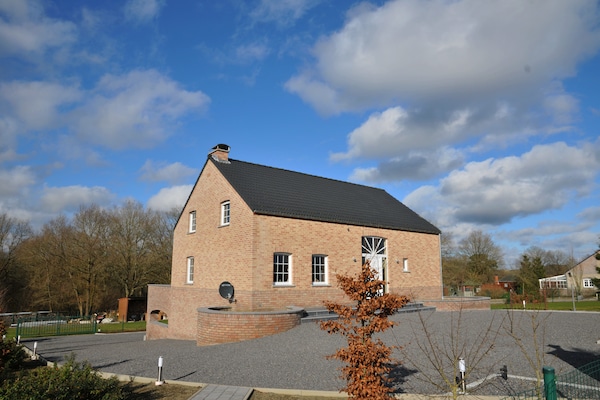 Foto van Vakantiehuis in Ardennen met Bubbelbad - Vakantiehuis in Moresée - ExteriorSummer