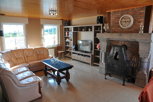 Foto van Vakantiehuis in Ardennen met Bubbelbad - Vakantiehuis in Moresée - LivingRoom