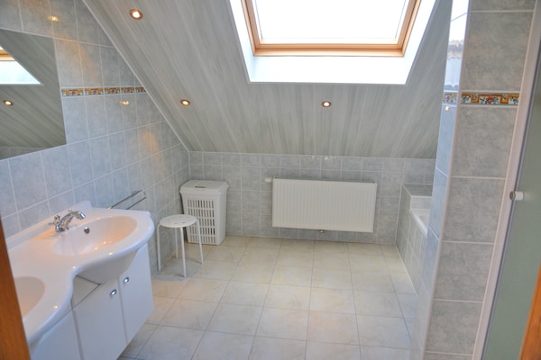 Foto van Vakantiehuis in Ardennen met Bubbelbad - Vakantiehuis in Moresée - BathRoom