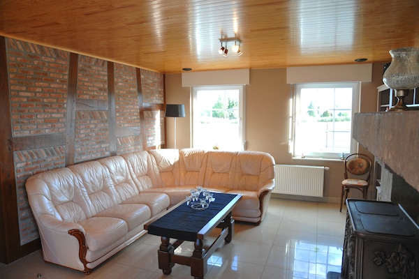 Foto van Vakantiehuis in Ardennen met Bubbelbad - Vakantiehuis in Moresée - LivingRoom