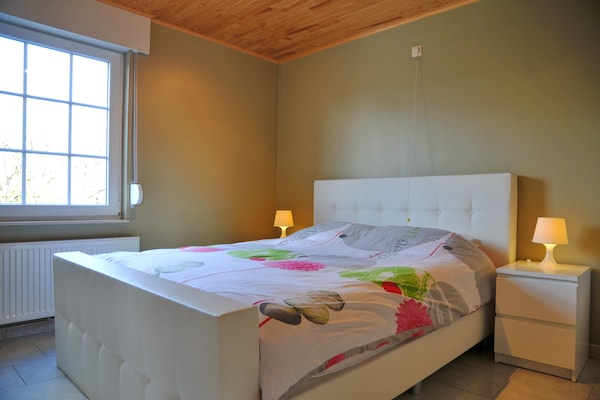 Foto van Vakantiehuis in Ardennen met Bubbelbad - Vakantiehuis in Moresée - BedRoom