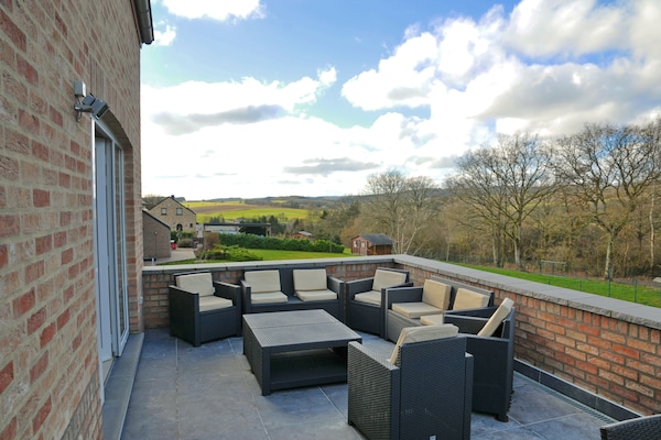 Foto van Vakantiehuis in Ardennen met Bubbelbad - Vakantiehuis in Moresée - TerraceBalcony