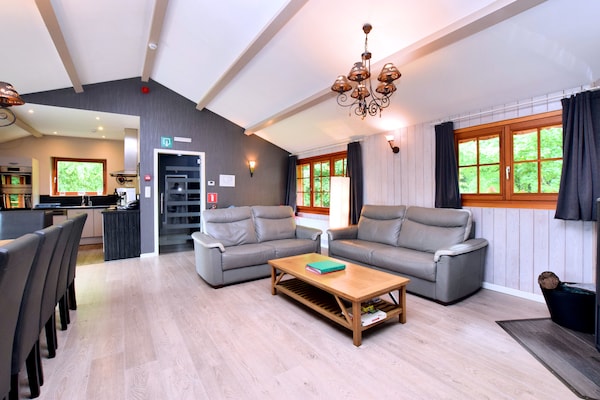 Foto van Luxe chalet in Beauraing met 2 sauna's - Vakantiehuis in Beauraing - LivingRoom