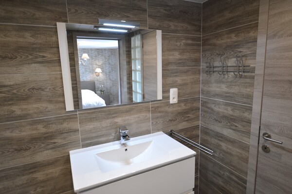 Foto van Boerderij in Aublain met terras - Vakantiehuis in Aublain - BathRoom