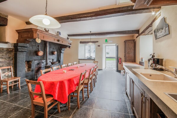 Foto van Authentieke kasteelhoeve in Gouvy met een tuin - Vakantiehuis in Gouvy - DiningRoom