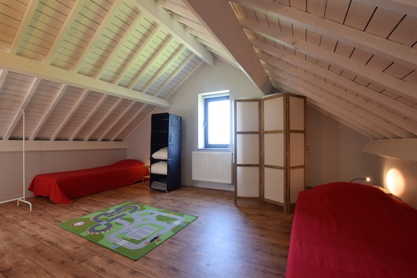 Foto van Vakantiehuis in Humain met BBQ & Uitzicht - Vakantiehuis in Humain - BedRoom