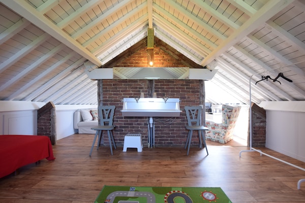 Foto van Vakantiehuis in Humain met BBQ & Uitzicht - Vakantiehuis in Humain - BedRoom