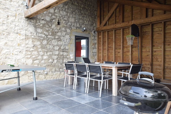 Foto van Vakantiehuis in Humain met BBQ & Uitzicht - Vakantiehuis in Humain - TerraceBalcony