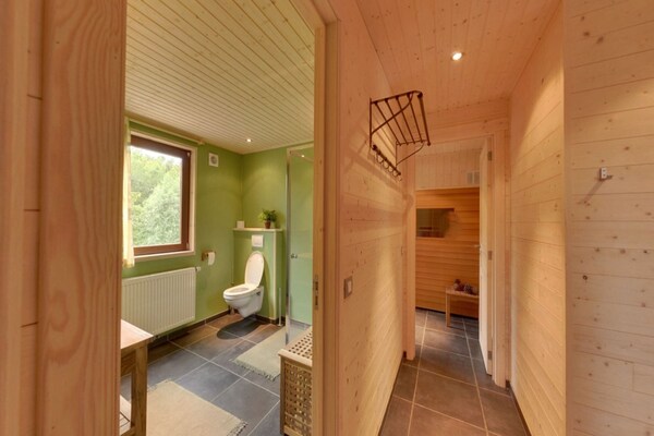 Foto van Luxe chalet met sauna in het bos - Vakantiehuis in Barvaux - BathRoom