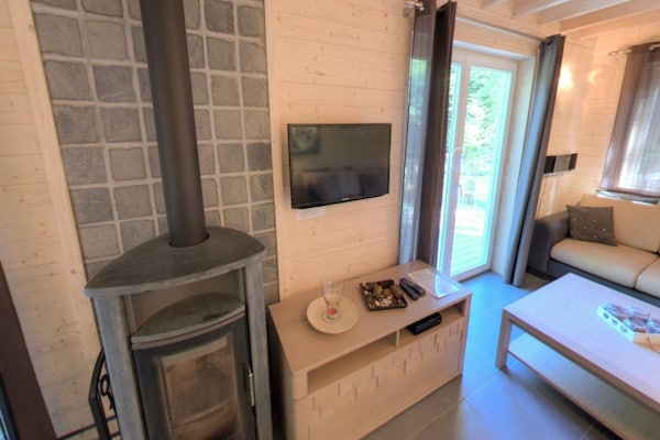 Foto van Luxe chalet met sauna in het bos nabij - Vakantiehuis in Barvaux - LivingRoom