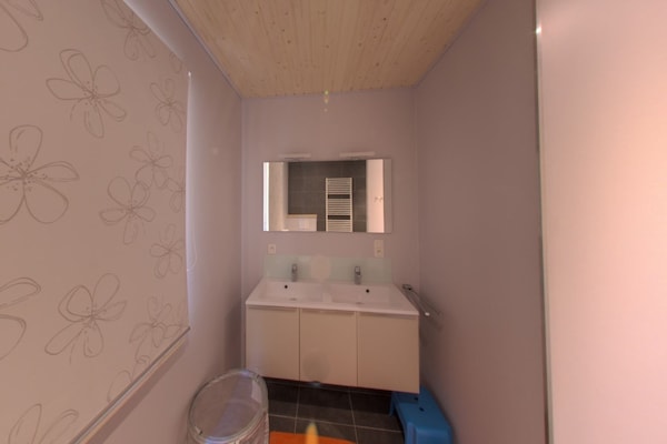 Foto van Luxe chalet met sauna in het bos nabij Durbuy - Vakantiehuis in Barvaux - BathRoom