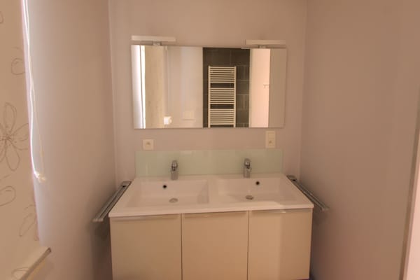 Foto van Luxe chalet met sauna in het bos nabij Durbuy - Vakantiehuis in Barvaux - BathRoom