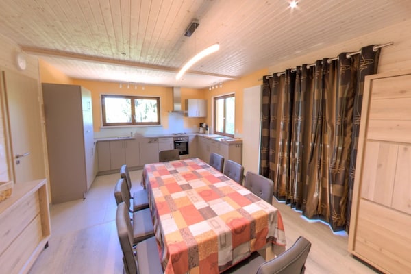 Foto van Luxe chalet met sauna in het bos nabij Durbuy - Vakantiehuis in Barvaux - DiningRoom
