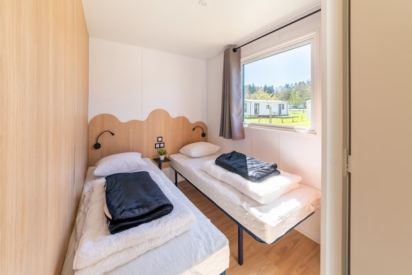 Foto van Luxe caravan in Érezée met terras - Vakantiehuis in Érezée - BedRoom