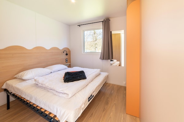 Foto van Luxe caravan in Érezée met terras - Vakantiehuis in Érezée - BedRoom