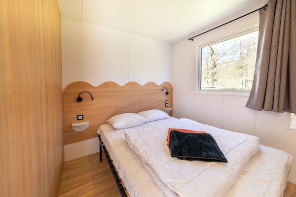 Foto van Luxe caravan in Érezée met terras - Vakantiehuis in Érezée - BedRoom