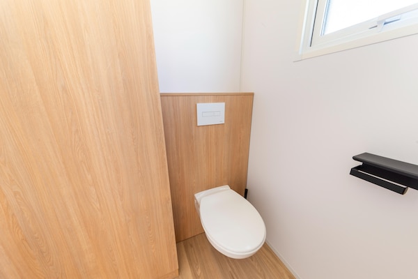 Foto van Luxe caravan in Érezée met terras - Vakantiehuis in Érezée - BathRoom