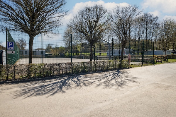 Foto van Luxe caravan in Érezée met terras - Vakantiehuis in Érezée - AreaSummer1KM
