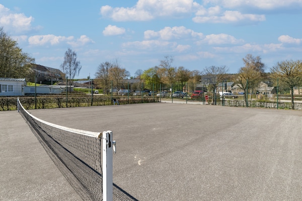 Foto van Luxe caravan in Érezée met terras - Vakantiehuis in Érezée - AreaSummer1KM