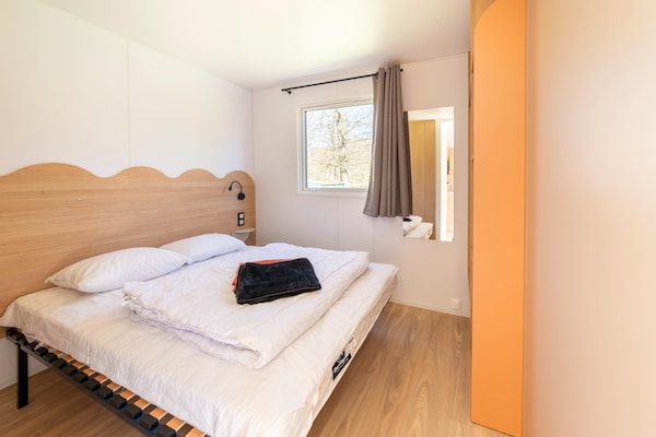 Foto van Luxe caravan in Érezée met terras - Vakantiehuis in Érezée - BedRoom