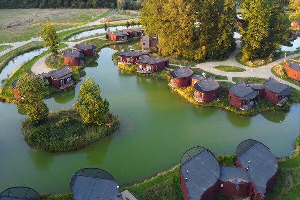 Foto van Rustige bungalow aan het meer - Vakantiehuis in Antoing - AreaSummer1KM