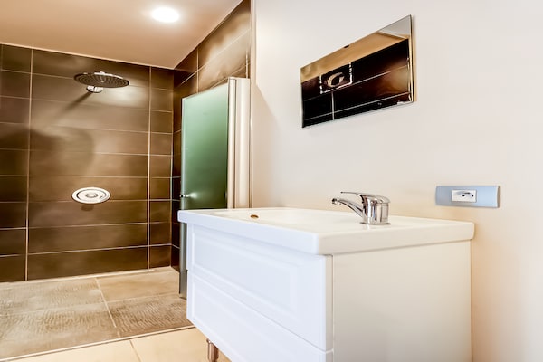 Foto van Rustige vakantie met spa - Vakantiehuis in Avelgem - BathRoom