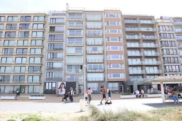 Foto van Appartement in Nieuwpoort met Zeezicht - Vakantiehuis in NIEUWPOORT - ExteriorSummer