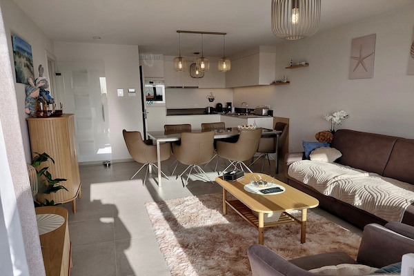 Foto van Luxe appartement met zwembad & parking - Vakantiehuis in Nieuwpoort - LivingRoom