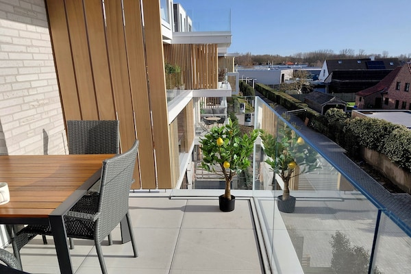 Foto van Luxe appartement met zwembad & parking - Vakantiehuis in Nieuwpoort - TerraceBalcony