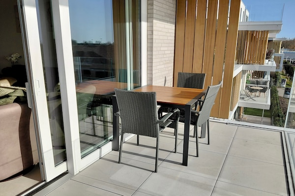 Foto van Luxe appartement met zwembad & parking - Vakantiehuis in Nieuwpoort - TerraceBalcony