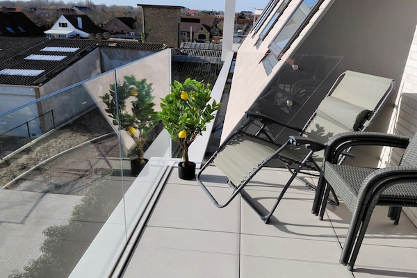 Foto van Luxe appartement met zwembad & parking - Vakantiehuis in Nieuwpoort - TerraceBalcony