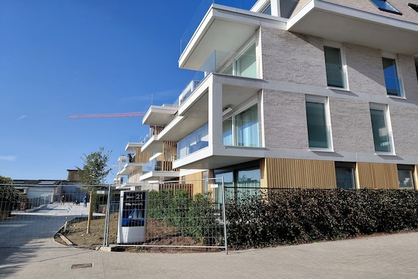 Foto van Luxe appartement met zwembad & parking - Vakantiehuis in Nieuwpoort - ExteriorSummer