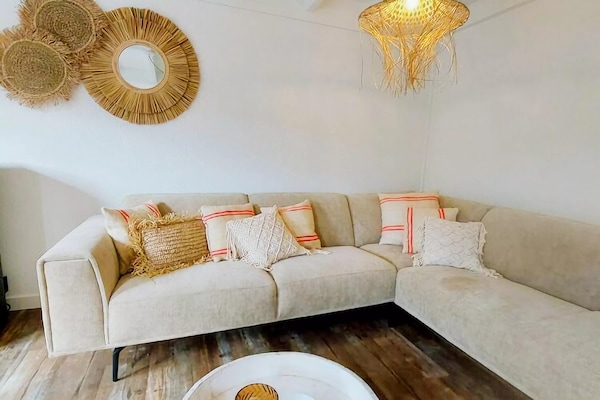 Foto van Gezellig Vakantiehuis in Nieuwpoort met zwembad in de zomer - LivingRoom