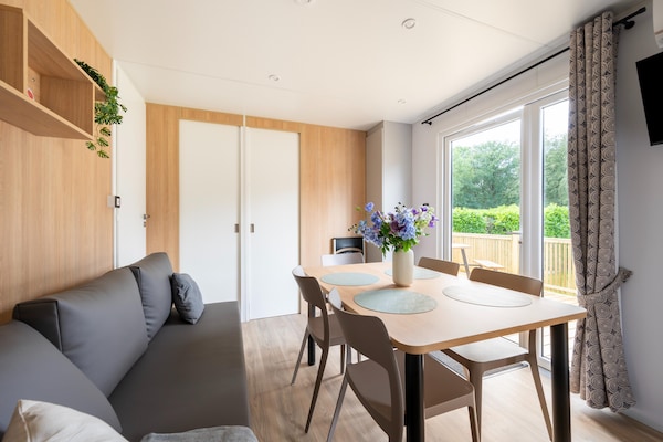 Foto van Comfortabele caravan in groene omgeving - Vakantiehuis in Lembeke (Kaprijke) - DiningRoom