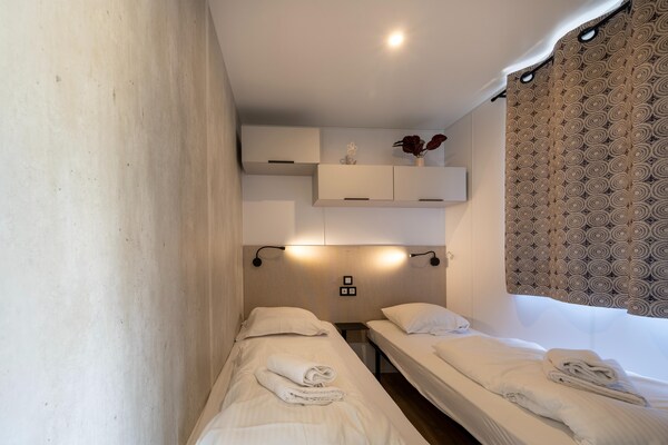 Foto van Comfortabele caravan in groene omgeving - Vakantiehuis in Lembeke (Kaprijke) - BedRoom