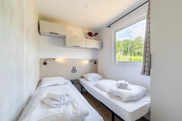 Foto van Comfortabele caravan in groene omgeving - Vakantiehuis in Lembeke (Kaprijke) - BedRoom