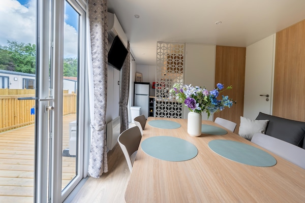 Foto van Comfortabele caravan in groene omgeving - Vakantiehuis in Lembeke (Kaprijke) - DiningRoom