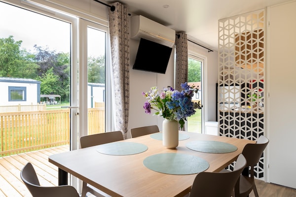 Foto van Comfortabele caravan in groene omgeving - Vakantiehuis in Lembeke (Kaprijke) - DiningRoom