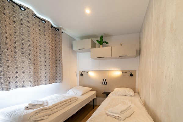 Foto van Comfortabele caravan in groene omgeving - Vakantiehuis in Lembeke (Kaprijke) - BedRoom