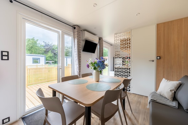 Foto van Comfortabele caravan in groene omgeving - Vakantiehuis in Lembeke (Kaprijke) - DiningRoom
