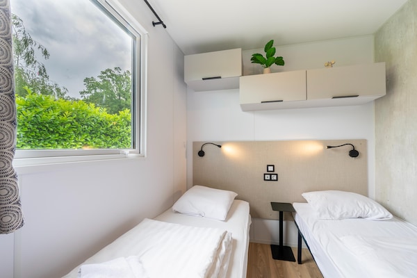 Foto van Comfortabele caravan in groene omgeving - Vakantiehuis in Lembeke (Kaprijke) - BedRoom
