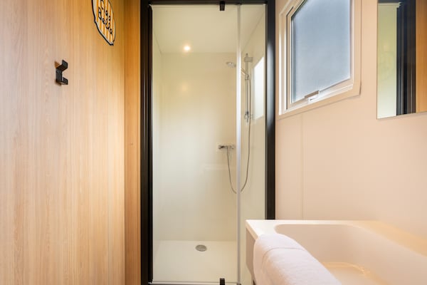 Foto van Comfortabele caravan in groene omgeving - Vakantiehuis in Lembeke (Kaprijke) - BathRoom