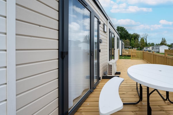 Foto van Comfortabele caravan in groene omgeving - Vakantiehuis in Lembeke (Kaprijke) - TerraceBalcony