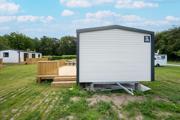 Foto van Comfortabele caravan in groene omgeving - Vakantiehuis in Lembeke (Kaprijke) - ExteriorSummer