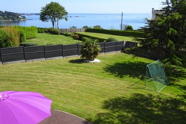 Foto van Vakantiehuis bij Brehat met zeezicht - Vakantiehuis in Ploubazlanec - GardenSummer