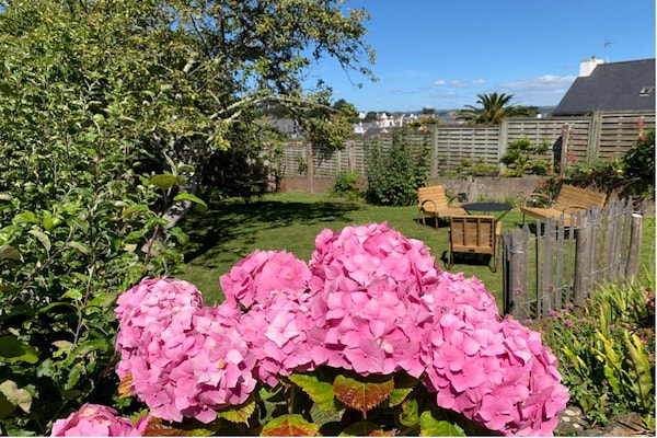 Foto van Vakantiehuis in Locquirec bij zandstrand - Vakantiehuis in Locquirec - GardenSummer