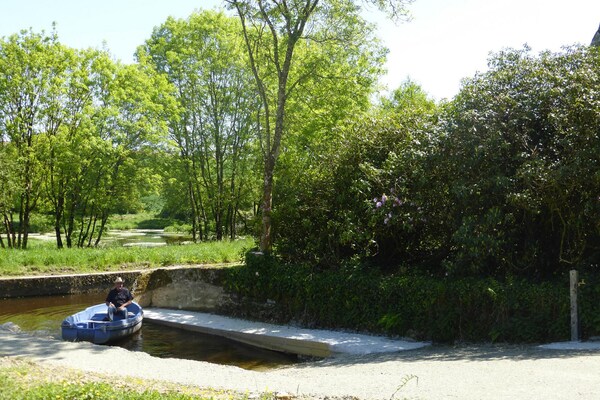 Foto van Molen in Bretagne aan de Aulne met Kajaks - Vakantiehuis in Landéleau - GardenSummer