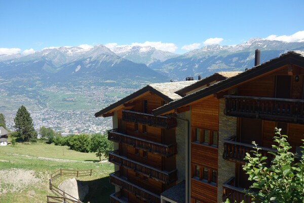 Foto van Appartement op een heuveltop met uitzicht - Vakantiehuis in Veysonnaz - ExteriorSummer