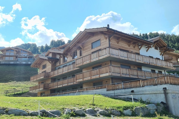Foto van Appartement met uitzicht op de bergen in Veysonnaz - ExteriorSummer